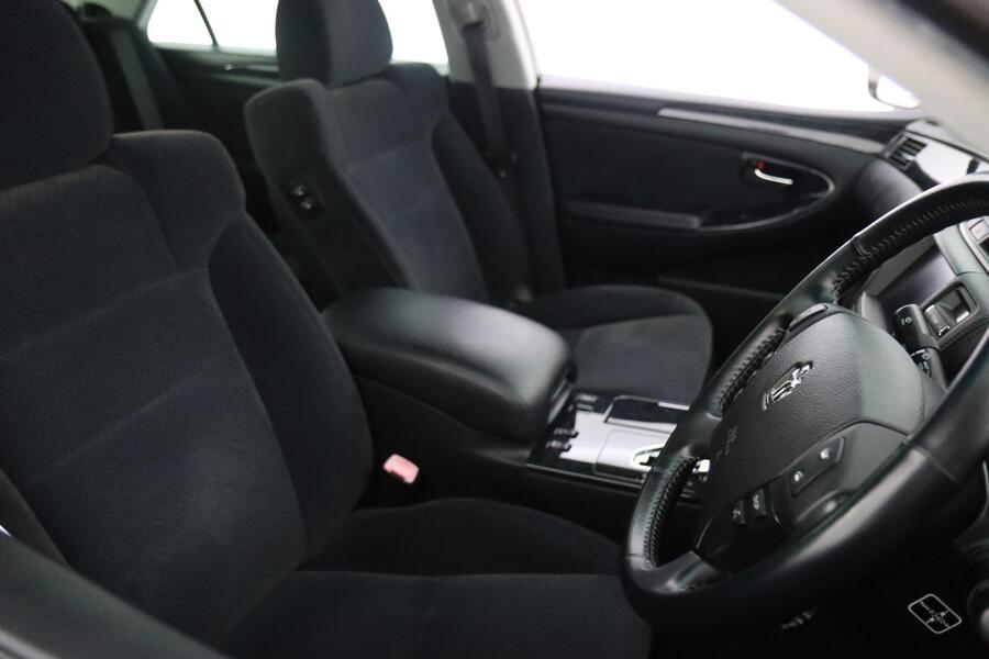 Toyota Crown vaihtoauto