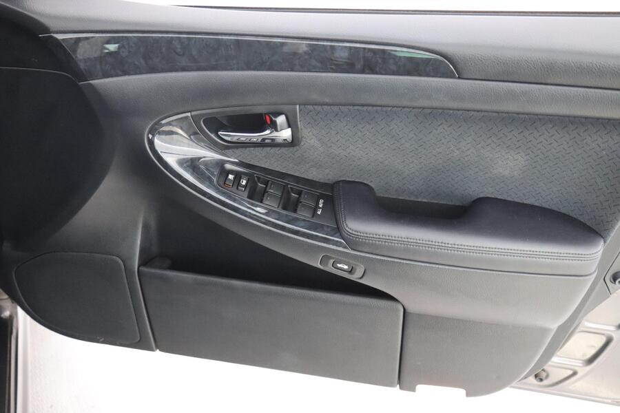 Toyota Crown vaihtoauto