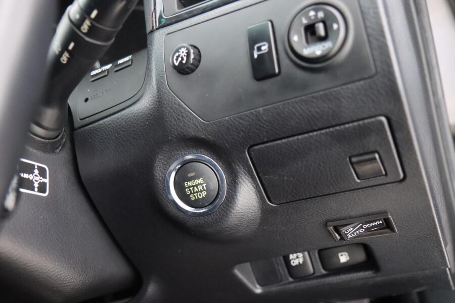 Toyota Crown vaihtoauto