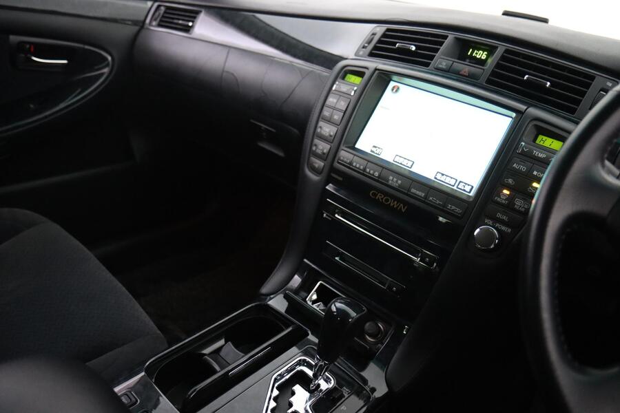 Toyota Crown vaihtoauto