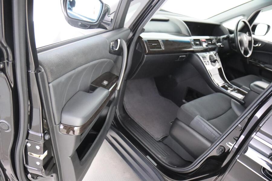 Honda Elysion vaihtoauto