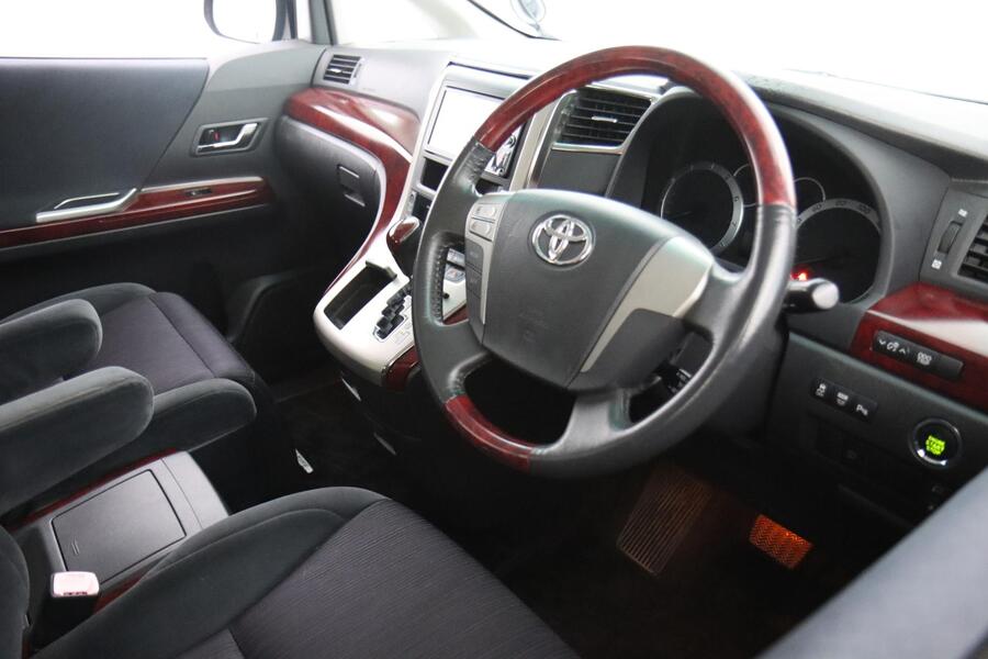 Toyota Vellfire vaihtoauto