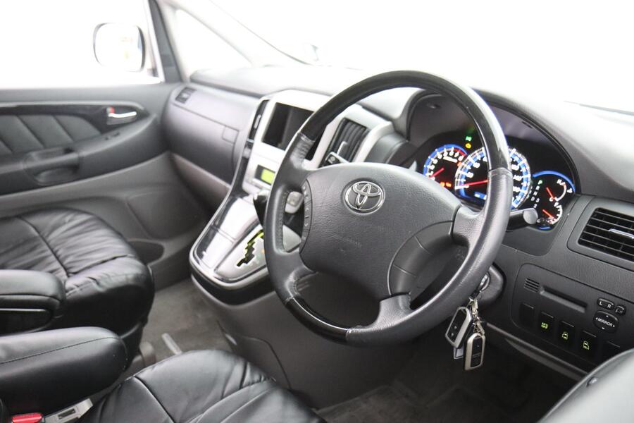 Toyota Alphard vaihtoauto