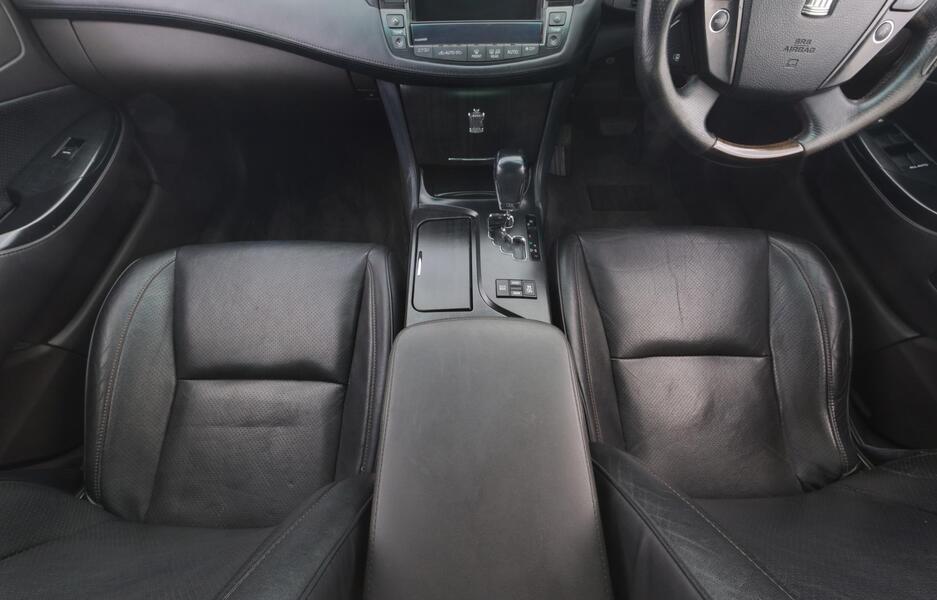 Toyota Crown vaihtoauto