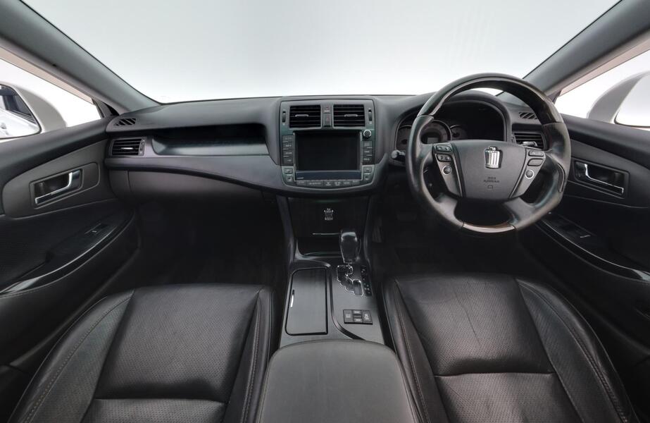 Toyota Crown vaihtoauto