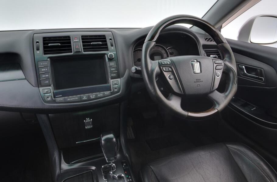 Toyota Crown vaihtoauto