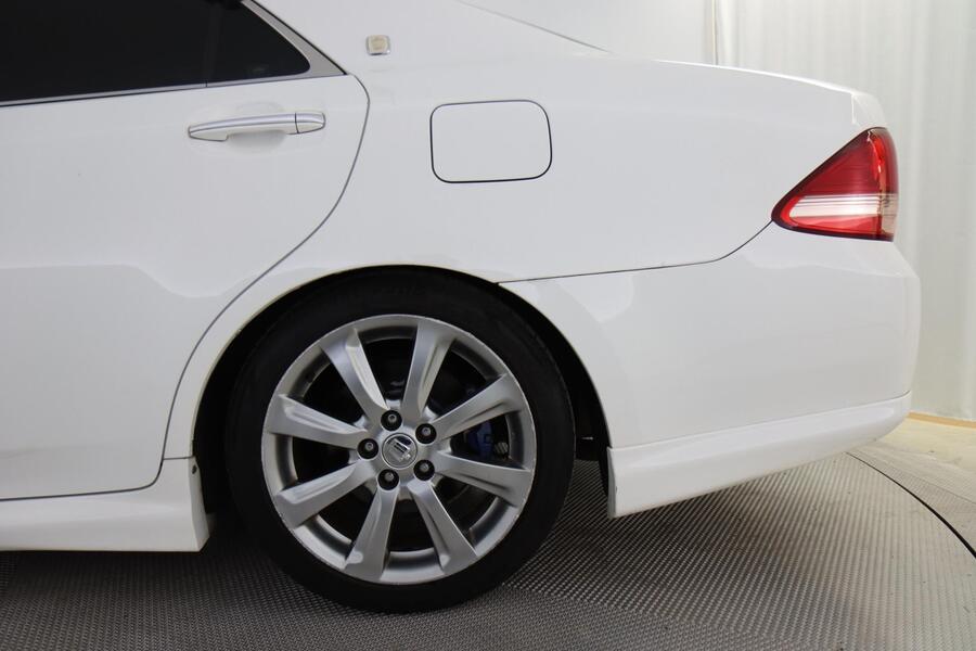 Toyota Crown vaihtoauto