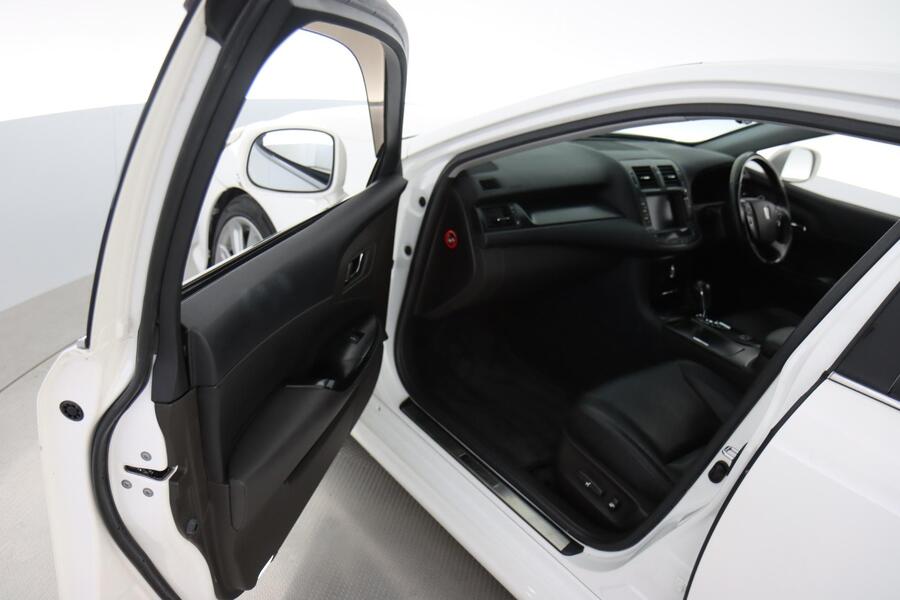 Toyota Crown vaihtoauto