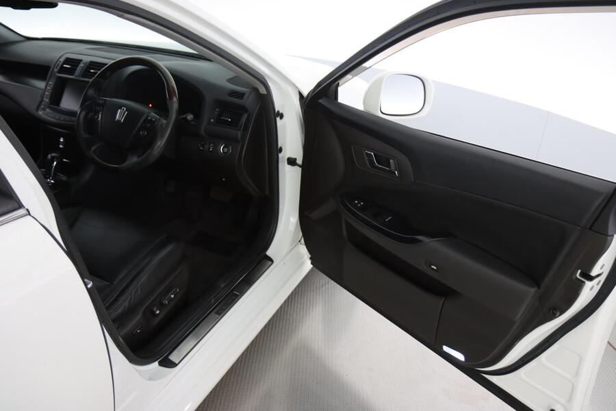 Toyota Crown vaihtoauto