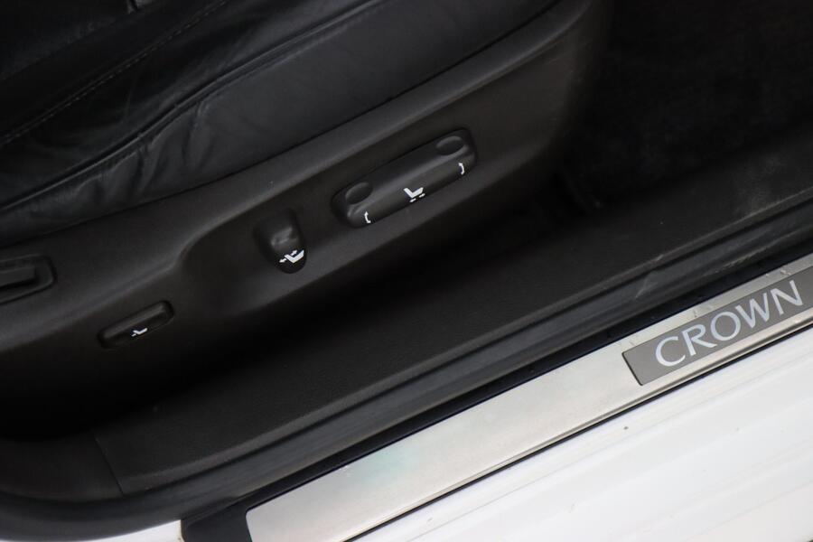 Toyota Crown vaihtoauto