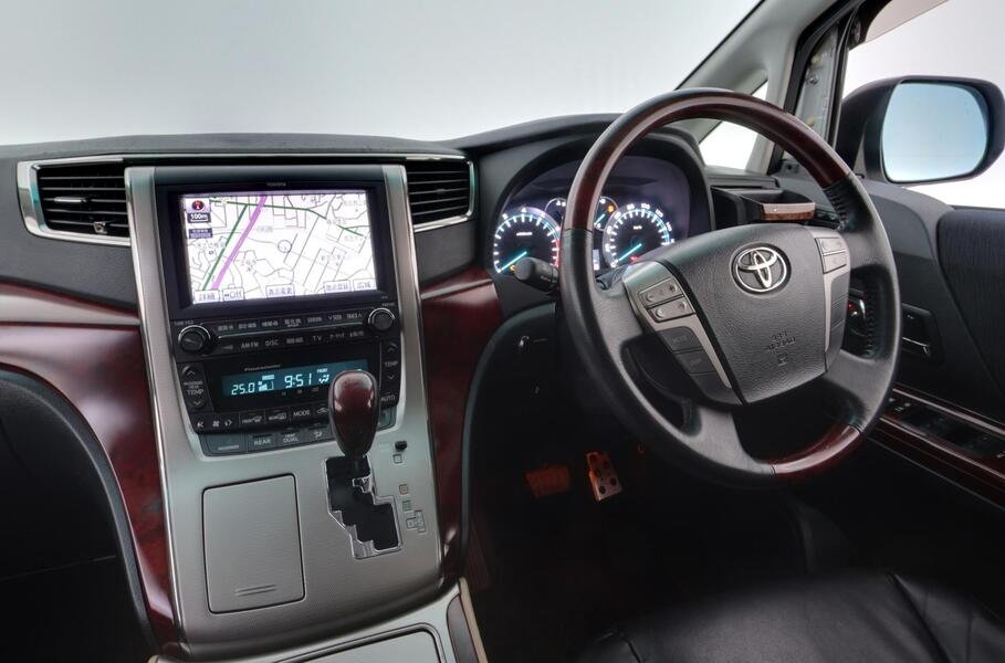 Toyota Alphard vaihtoauto