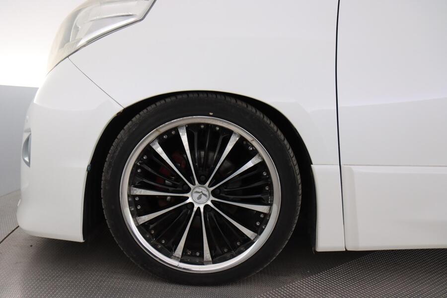 Toyota Alphard vaihtoauto