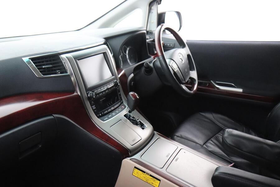 Toyota Alphard vaihtoauto