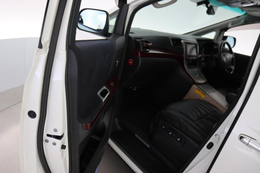 Toyota Alphard vaihtoauto