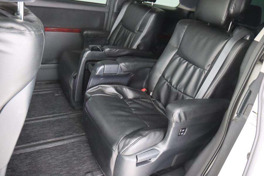 Toyota Alphard vaihtoauto