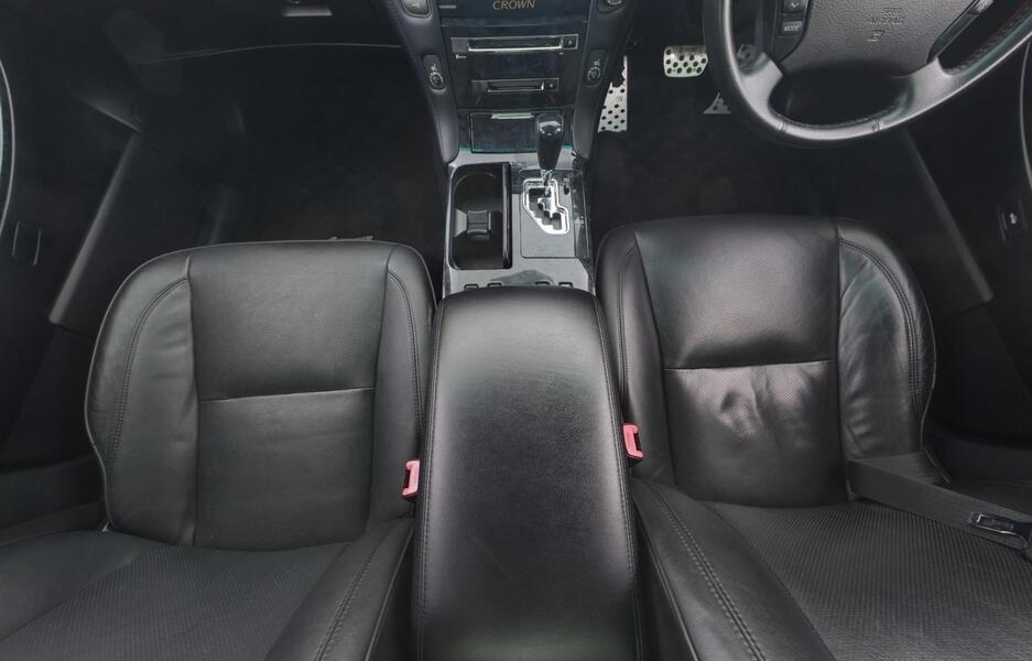 Toyota Crown vaihtoauto