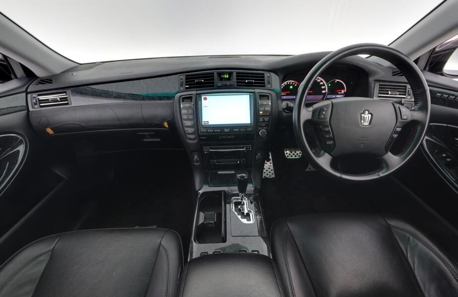 Toyota Crown vaihtoauto