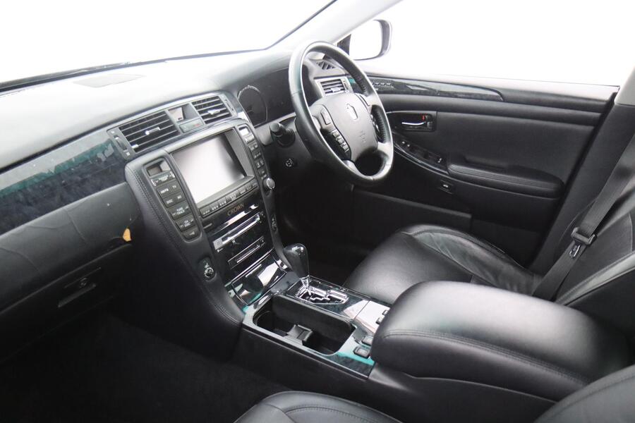 Toyota Crown vaihtoauto