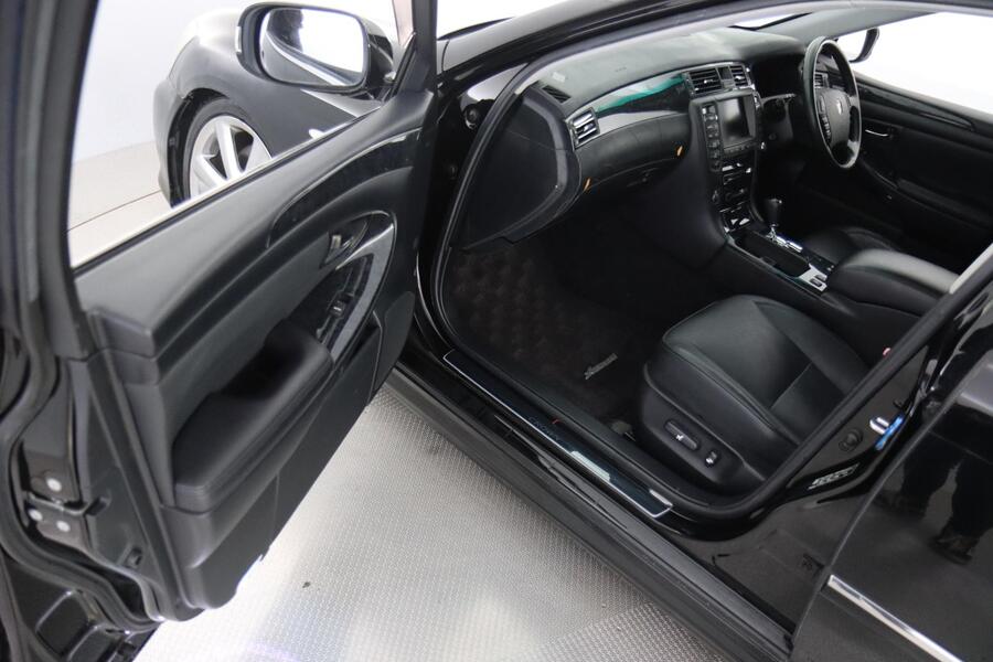 Toyota Crown vaihtoauto