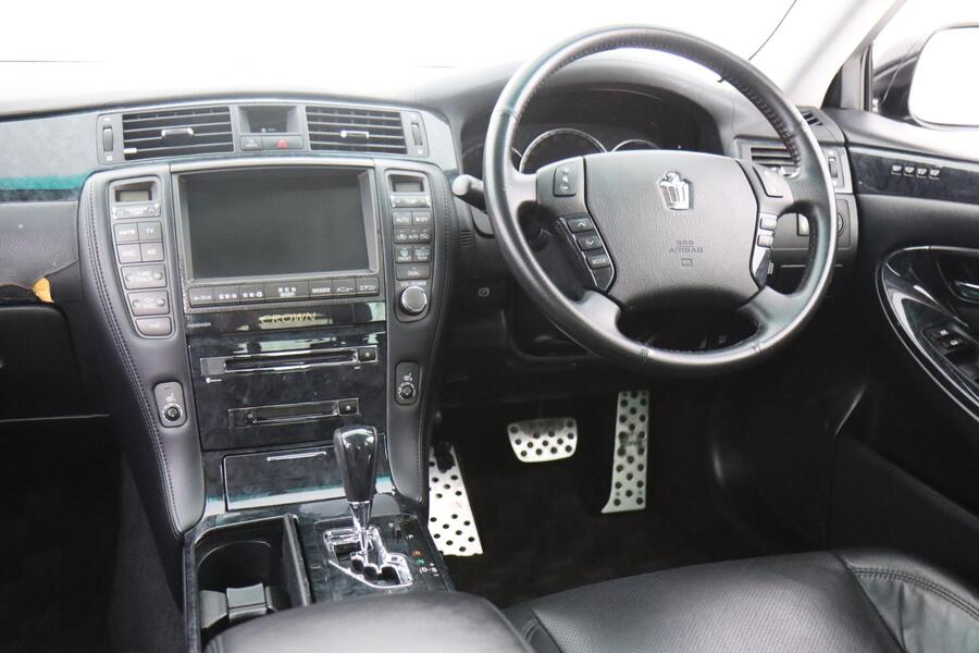 Toyota Crown vaihtoauto