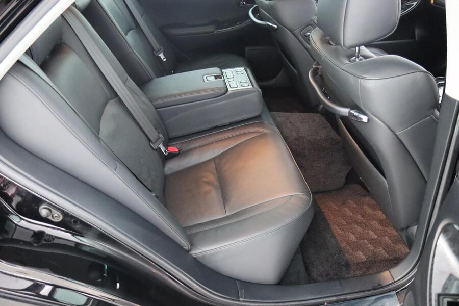 Toyota Crown vaihtoauto