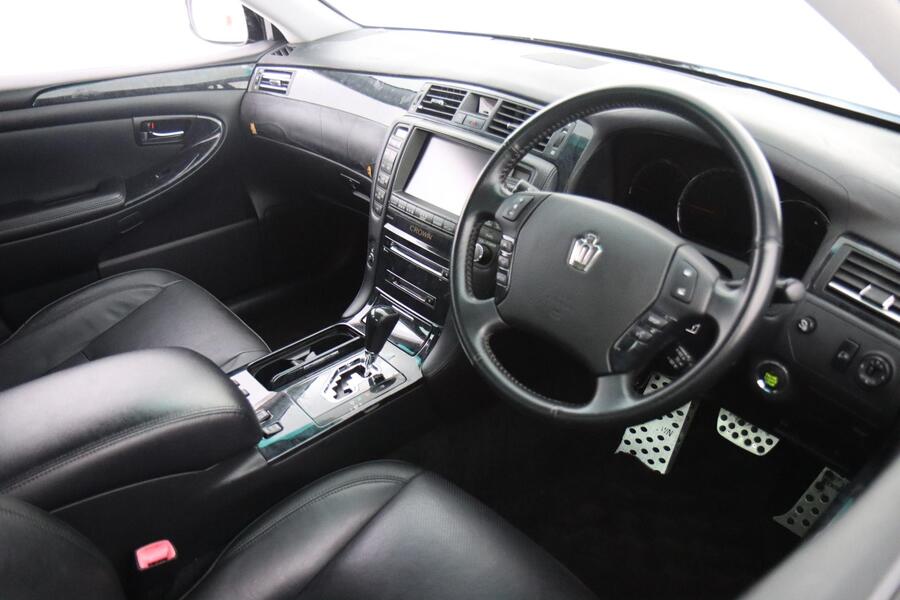 Toyota Crown vaihtoauto