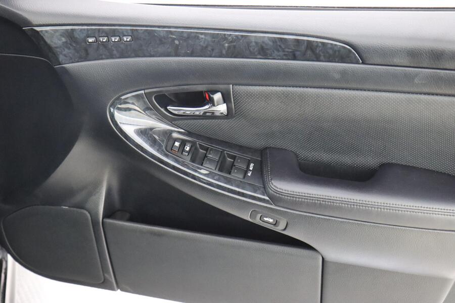 Toyota Crown vaihtoauto