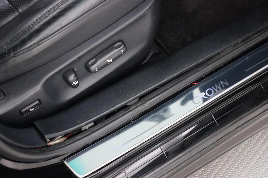 Toyota Crown vaihtoauto