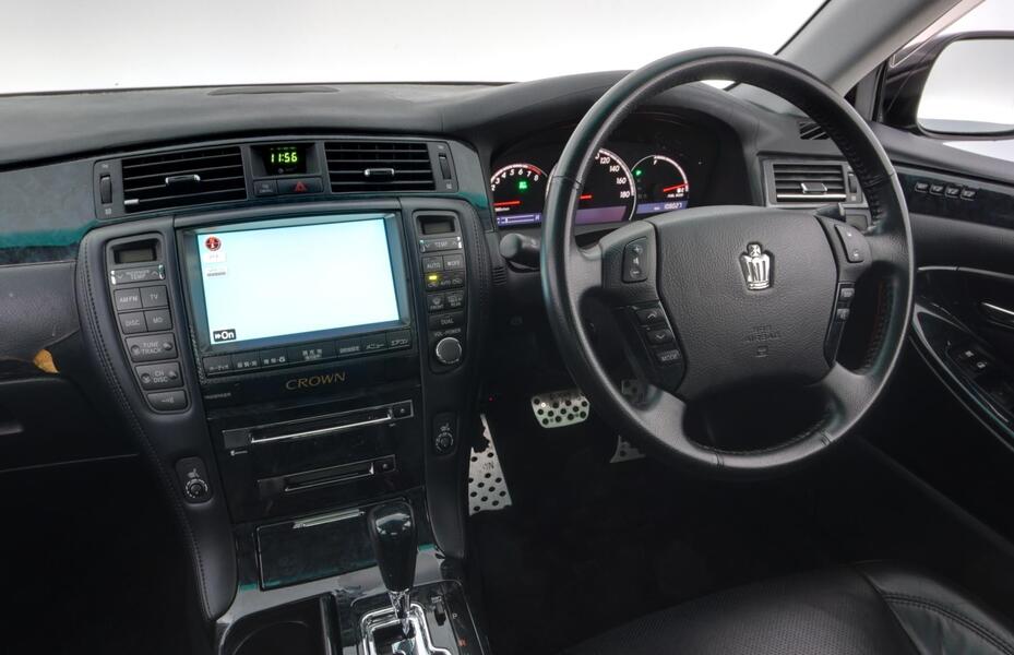 Toyota Crown vaihtoauto