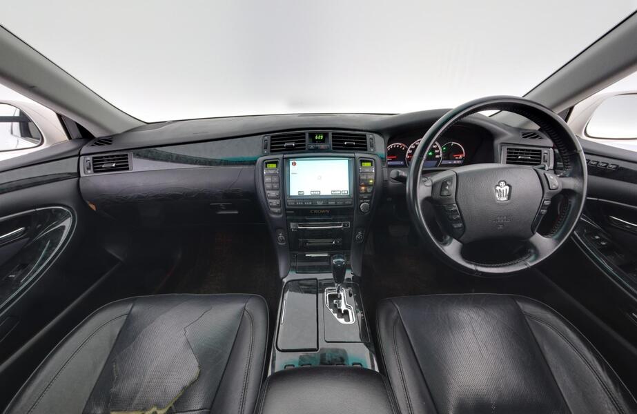 Toyota Crown vaihtoauto