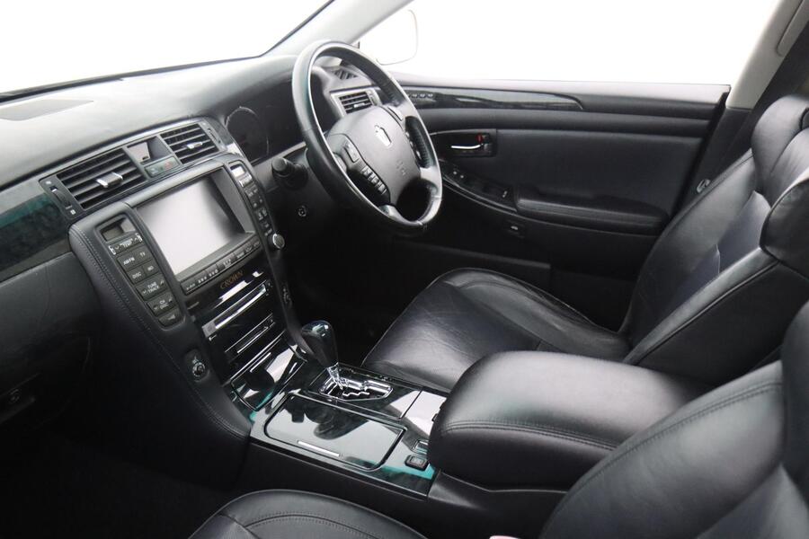 Toyota Crown vaihtoauto