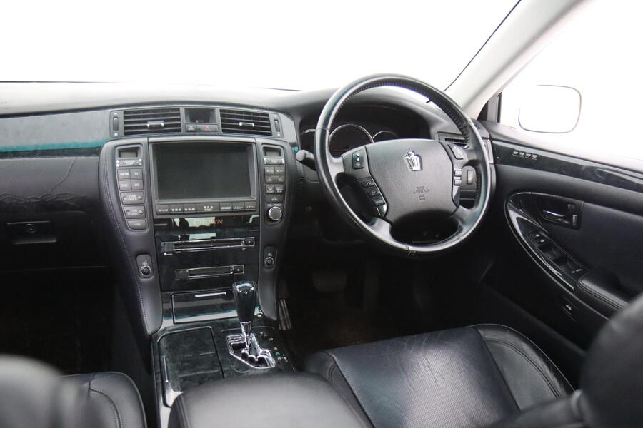 Toyota Crown vaihtoauto