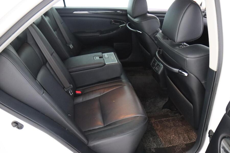 Toyota Crown vaihtoauto