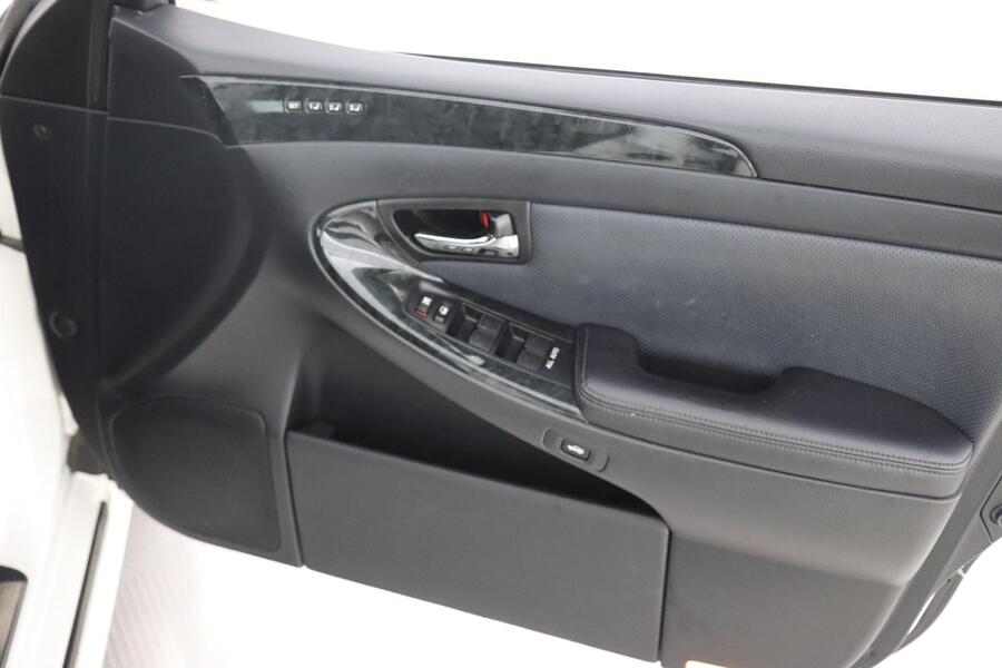 Toyota Crown vaihtoauto