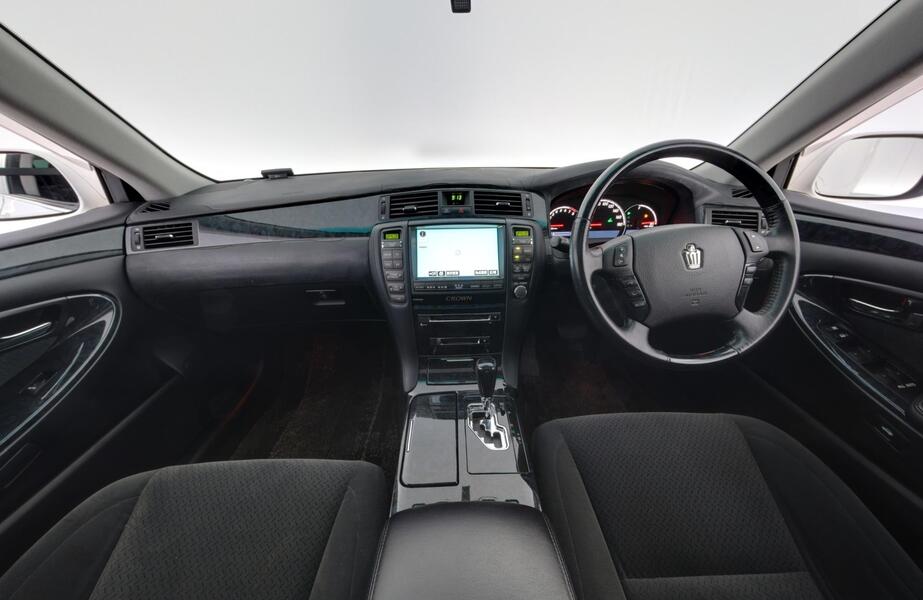 Toyota Crown vaihtoauto