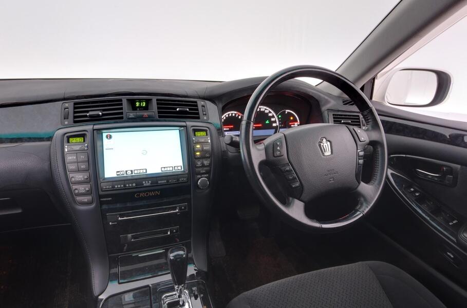 Toyota Crown vaihtoauto