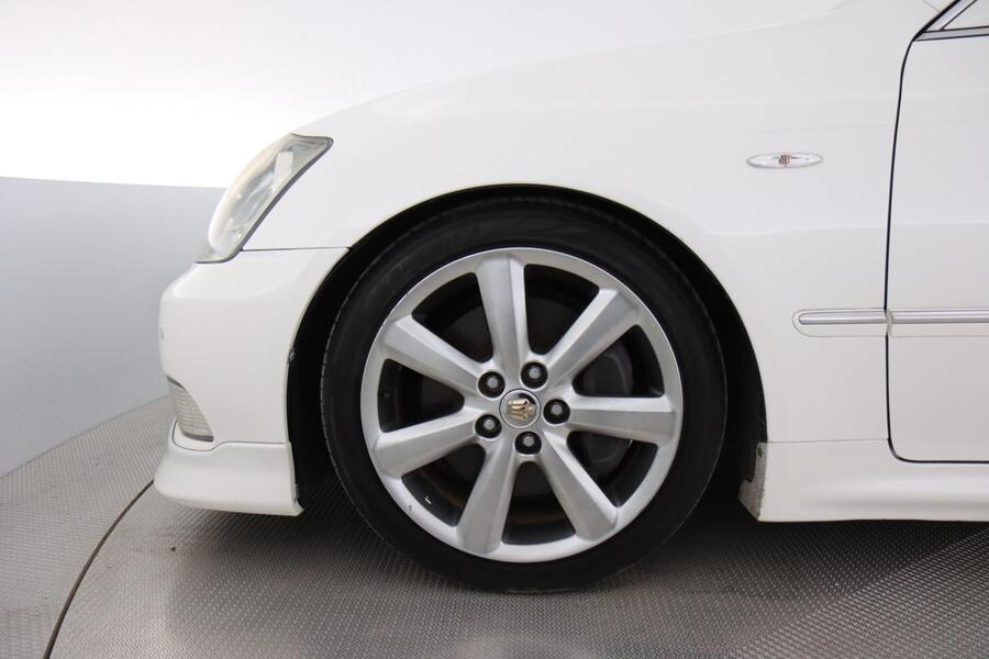 Toyota Crown vaihtoauto