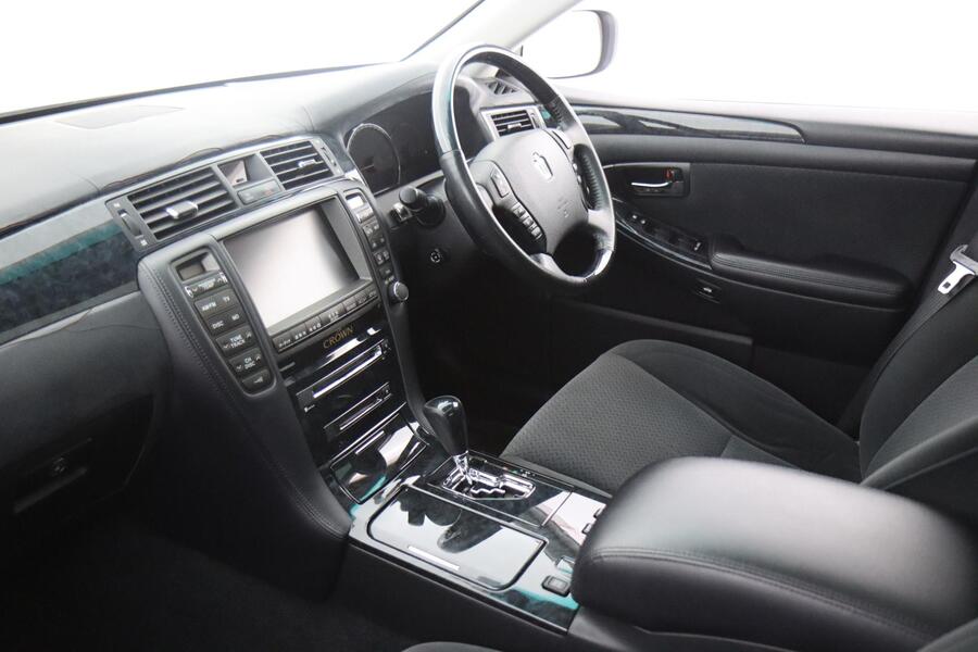 Toyota Crown vaihtoauto