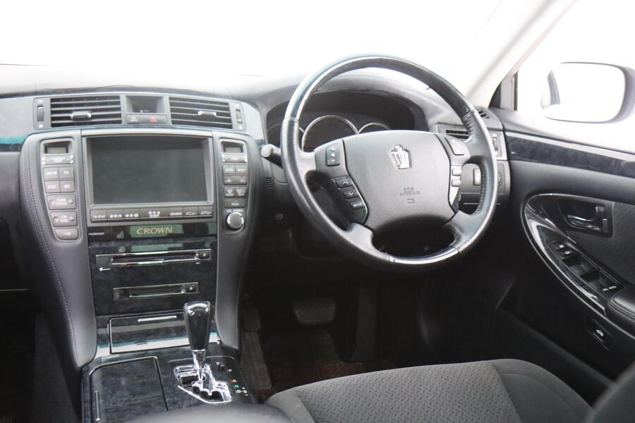 Toyota Crown vaihtoauto