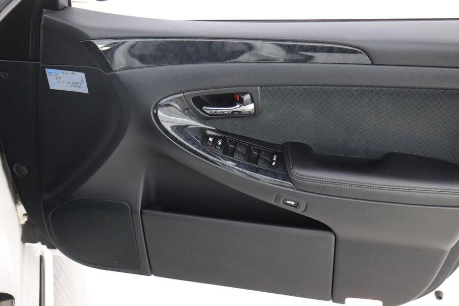 Toyota Crown vaihtoauto