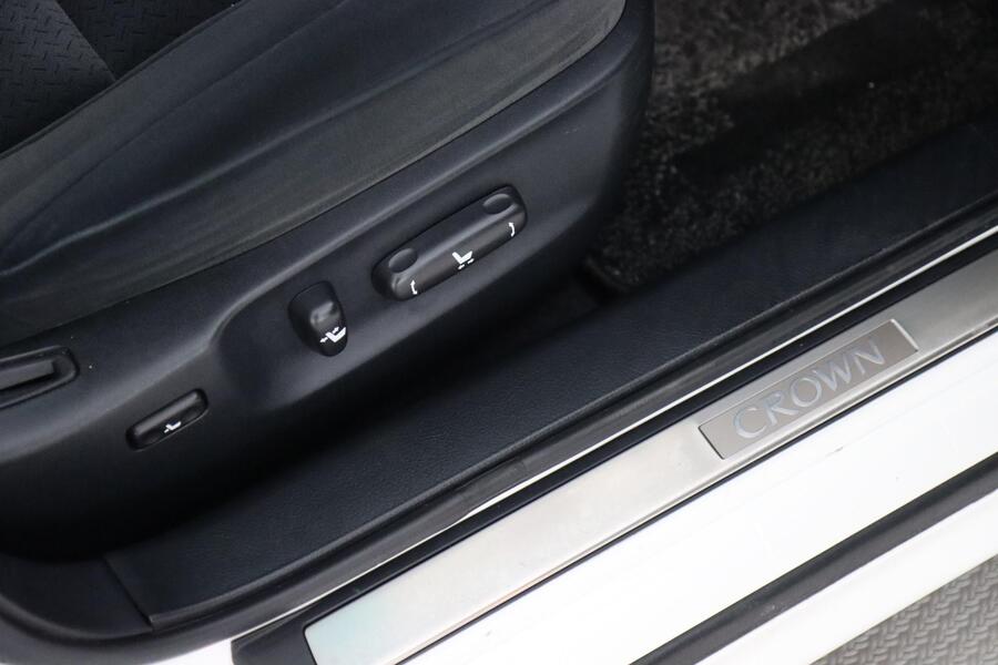 Toyota Crown vaihtoauto