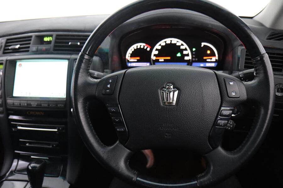 Toyota Crown vaihtoauto