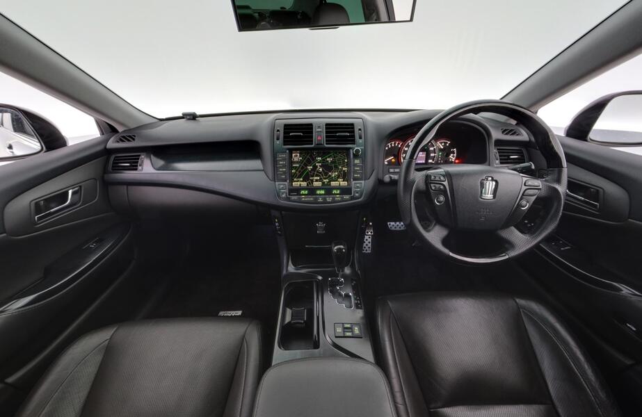 Toyota Crown vaihtoauto