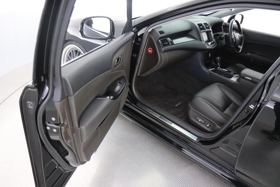 Toyota Crown vaihtoauto