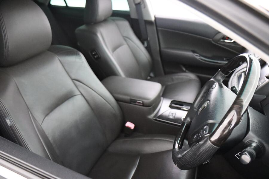 Toyota Crown vaihtoauto