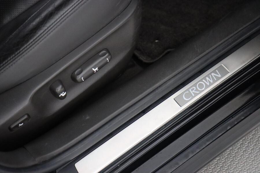 Toyota Crown vaihtoauto