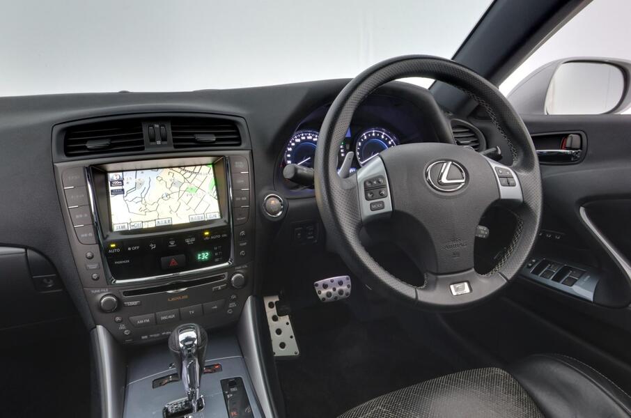 Lexus IS vaihtoauto