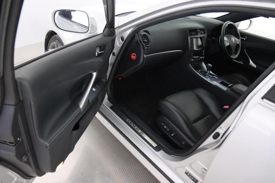 Lexus IS vaihtoauto
