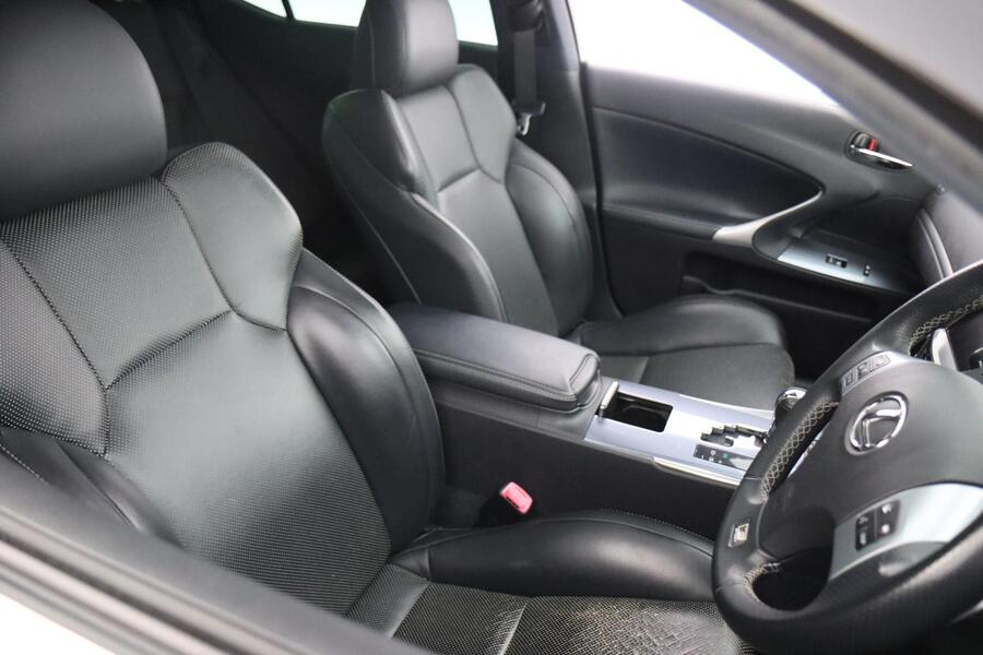 Lexus IS vaihtoauto
