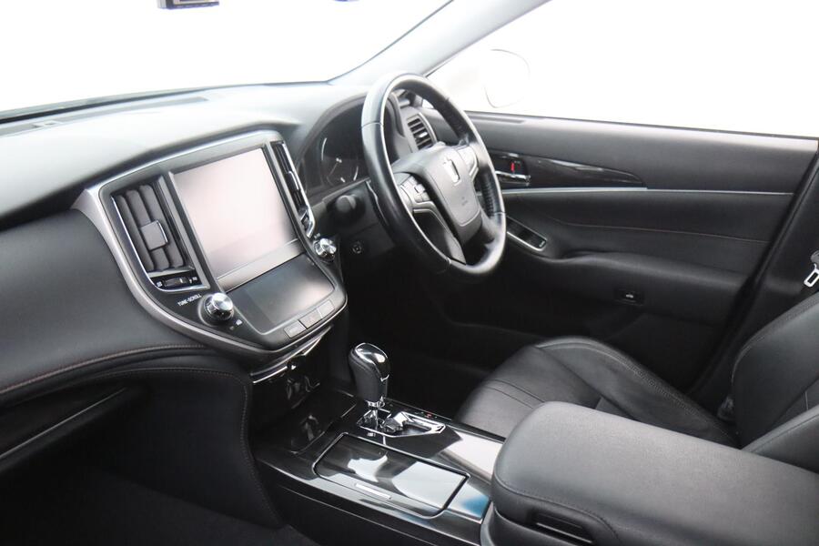 Toyota Crown vaihtoauto